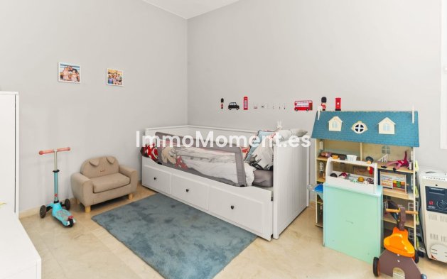 Resale - Detached villa - Estepona - Estepona Centro