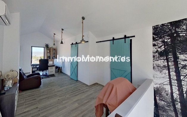 Bestaande woning - Vrijstaande villa - Binnenland  - Alhaurín de la Torre