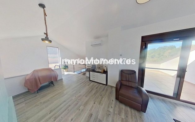 Bestaande woning - Vrijstaande villa - Binnenland  - Alhaurín de la Torre