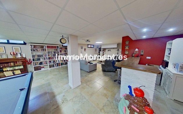Bestaande woning - Vrijstaande villa - Binnenland  - Alhaurín de la Torre