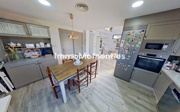 Bestaande woning - Vrijstaande villa - Binnenland  - Alhaurín de la Torre
