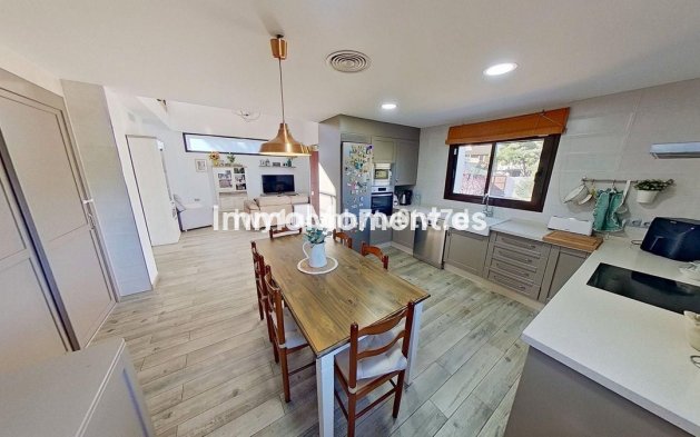 Bestaande woning - Vrijstaande villa - Binnenland  - Alhaurín de la Torre
