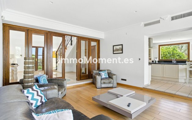 Resale - Detached villa - Inland  - Alhaurín el Grande Centro