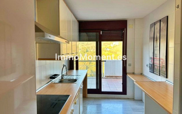 Resale - Apartment - Estepona - Selwo