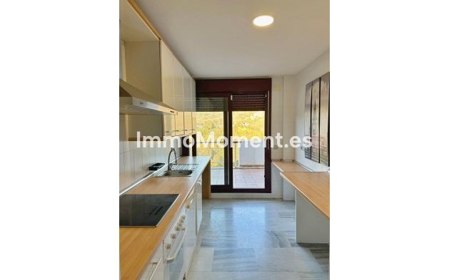Resale - Apartment - Estepona - Selwo