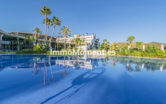 Resale - Apartment - Estepona - Selwo