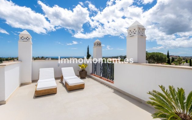 Resale - Apartment - Marbella - Nueva Andalucía