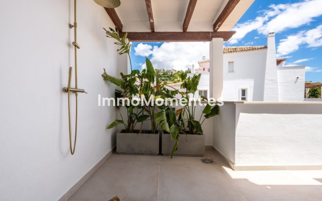 Resale - Apartment - Marbella - Nueva Andalucía