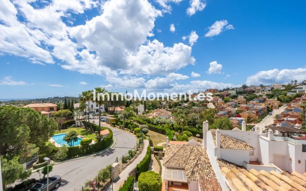 Resale - Apartment - Marbella - Nueva Andalucía