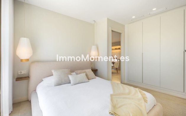 Resale - Apartment - Marbella - Nueva Andalucía