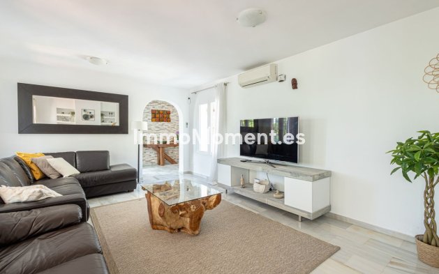 Resale - Detached villa - Estepona - Estepona Centro