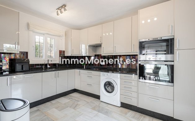 Resale - Detached villa - Estepona - Estepona Centro