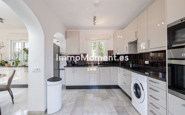 Resale - Detached villa - Estepona - Estepona Centro