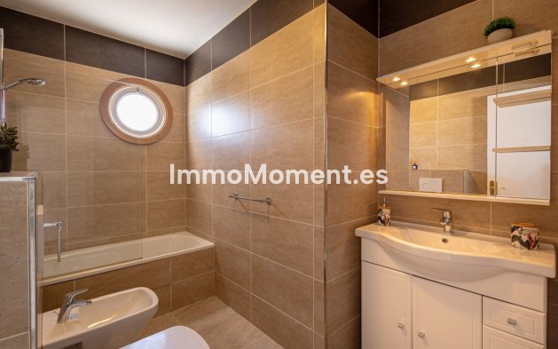 Resale - Detached villa - Estepona - Estepona Centro