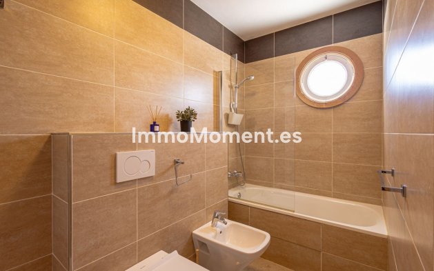 Resale - Detached villa - Estepona - Estepona Centro
