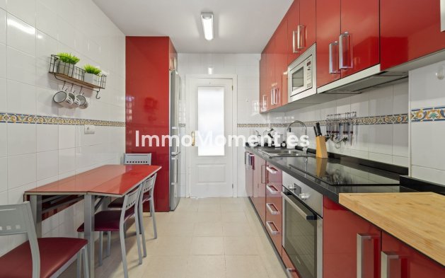 Resale - Apartment - Estepona - Estepona Centro