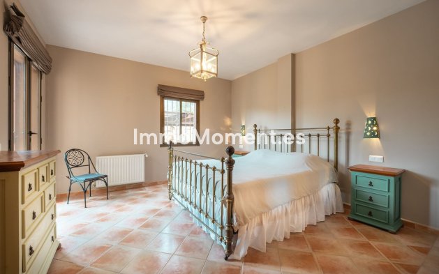 Wiederverkauf - Freistehende Villa -   Inländisch - Monda