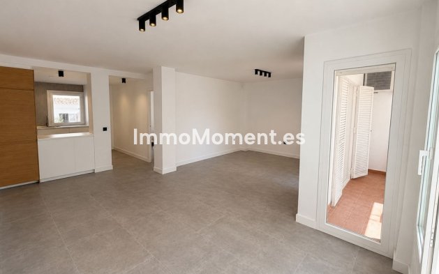 Resale - Apartment - Estepona - Atalaya
