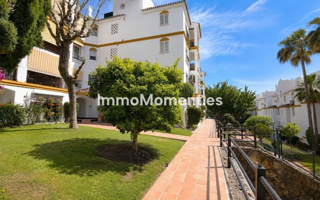 Resale - Apartment - Estepona - Atalaya