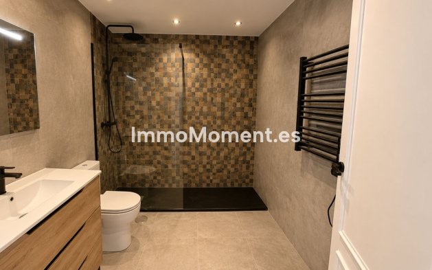 Resale - Apartment - Estepona - Atalaya
