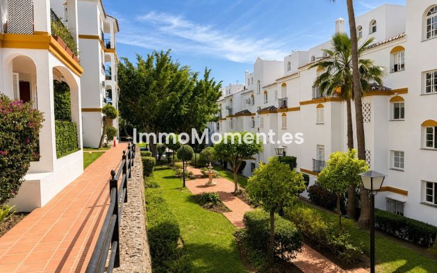 Resale - Apartment - Estepona - Atalaya