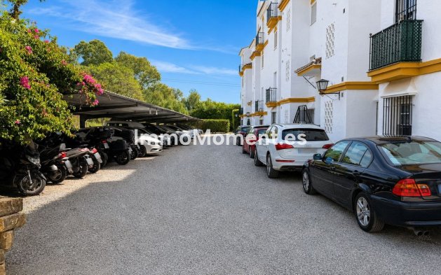 Resale - Apartment - Estepona - Atalaya