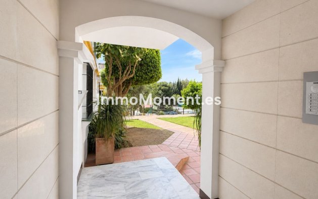 Resale - Apartment - Estepona - Atalaya