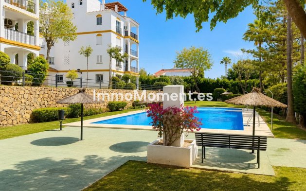 Resale - Apartment - Estepona - Atalaya