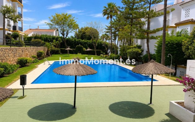 Resale - Apartment - Estepona - Atalaya