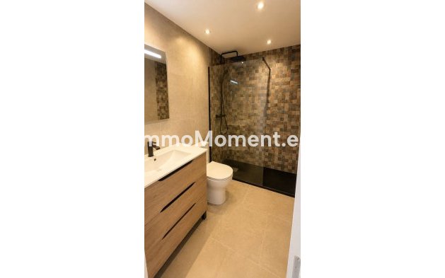 Resale - Apartment - Estepona - Atalaya