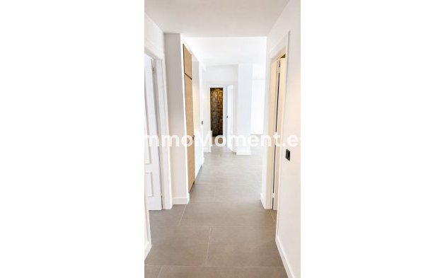 Resale - Apartment - Estepona - Atalaya