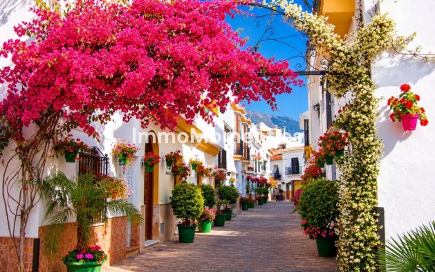 Resale - Apartment - Estepona - Estepona Centro