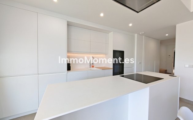 Resale - Apartment - Estepona - Cancelada