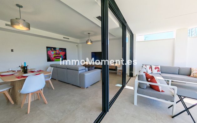 Resale - Apartment - Estepona - Cancelada