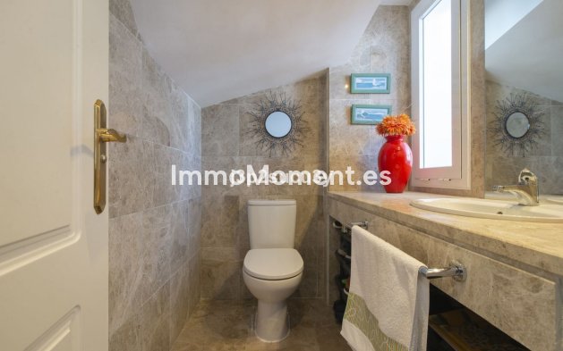 Wiederverkauf - Freistehende Villa - Marbella - Nueva Andalucía