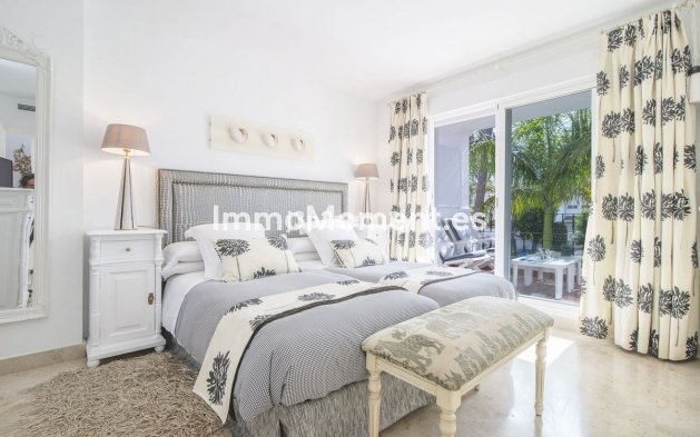 Wiederverkauf - Freistehende Villa - Marbella - Nueva Andalucía