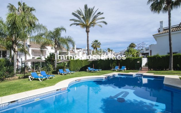 Wiederverkauf - Freistehende Villa - Marbella - Nueva Andalucía