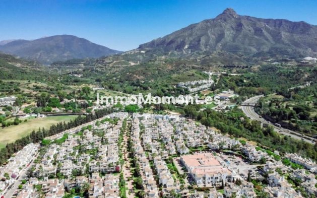 Wiederverkauf - Freistehende Villa - Marbella - Nueva Andalucía