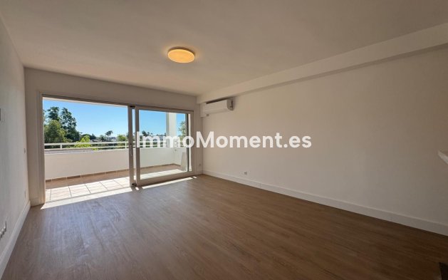 Resale - Apartment - Estepona - Atalaya