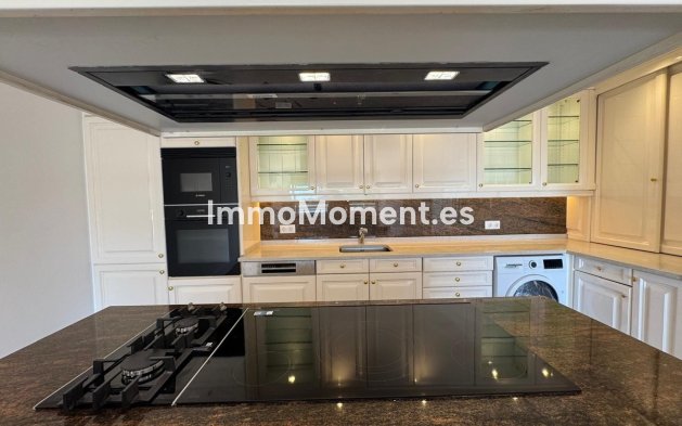 Resale - Apartment - Estepona - Atalaya