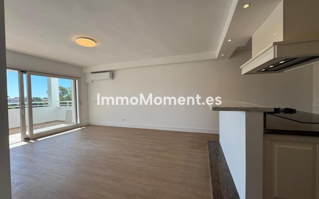 Resale - Apartment - Estepona - Atalaya