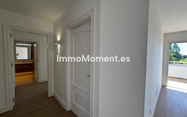 Resale - Apartment - Estepona - Atalaya