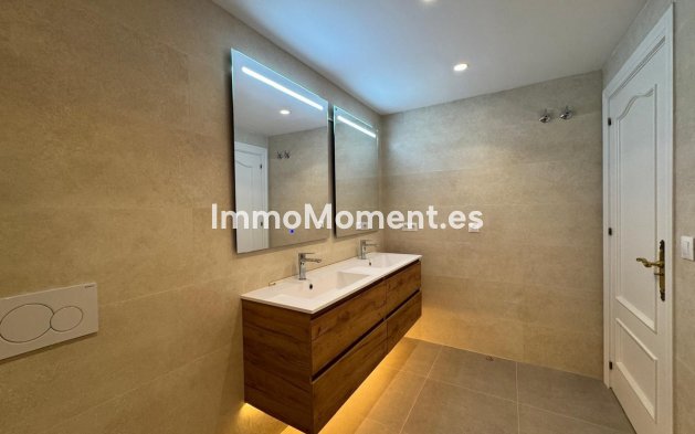 Resale - Apartment - Estepona - Atalaya