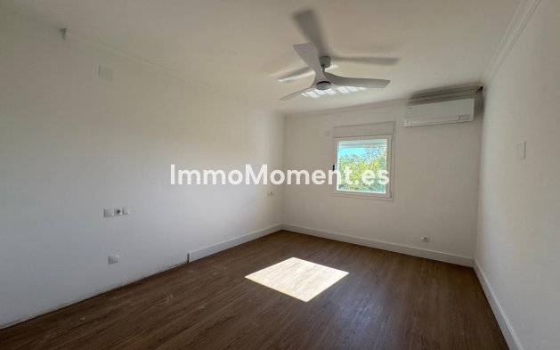 Resale - Apartment - Estepona - Atalaya