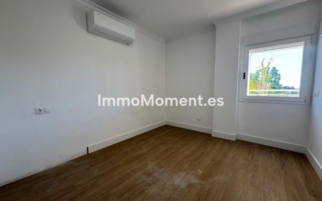 Resale - Apartment - Estepona - Atalaya