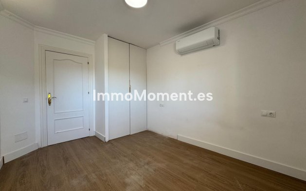 Resale - Apartment - Estepona - Atalaya