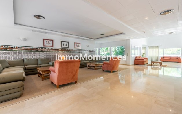 Resale - Apartment - Estepona - Atalaya