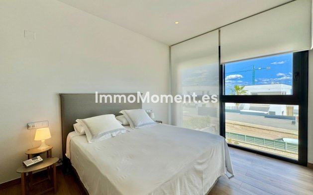 Reventa - Villa independiente - San Miguel de Salinas - San Miguel de Salinas Centro