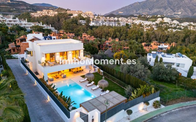 Resale - Detached villa - Marbella - Nueva Andalucía