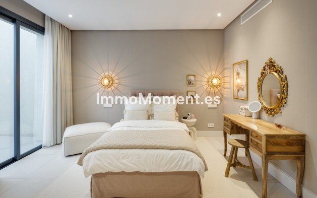 Resale - Detached villa - Marbella - Nueva Andalucía
